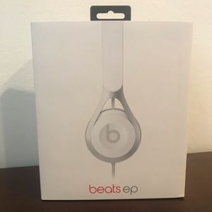 White/Silver Beats EP great condition includes box and dust bag!
